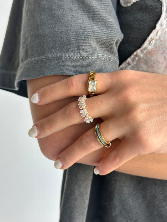 Daisies Ring